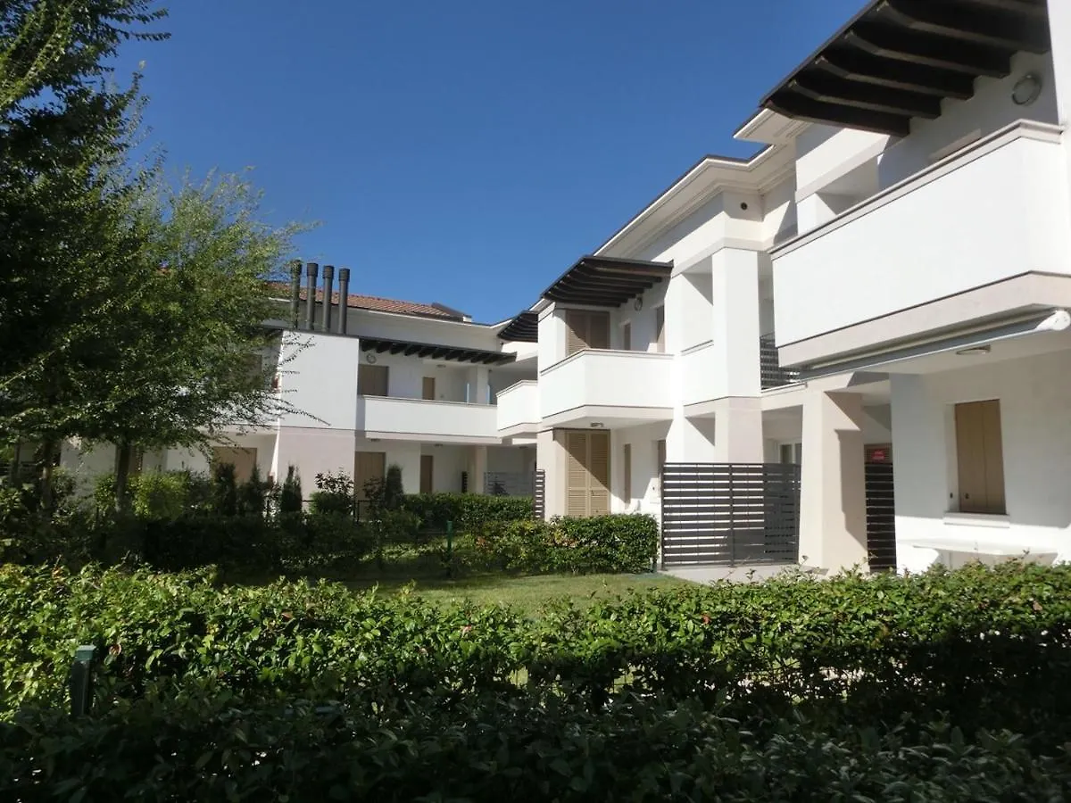 דירות ביביונה Recently Built Row House With Huge Swimming Pool